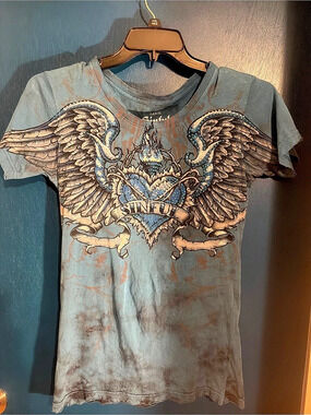 Sinful by Affliction Graphic Wing Print Short Sleeve Tee in Blue